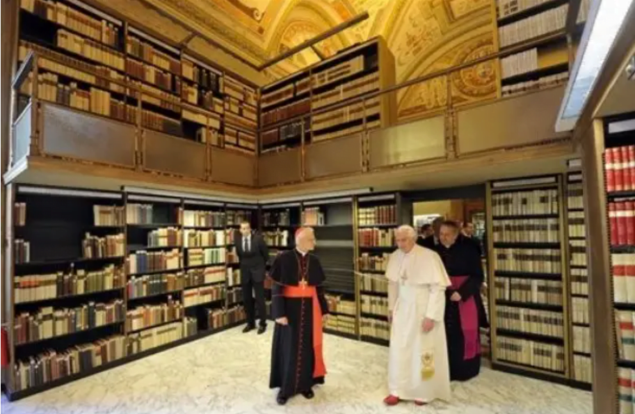 مكتبة الفاتيكان السرية

